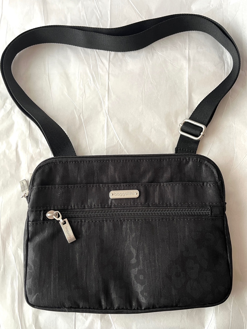 Baggallini Black Leopard Print Crossbody Bag RFID pockets Adjustable Strap